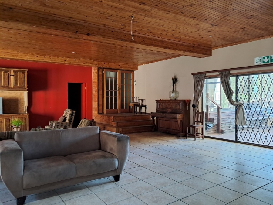 To Let 7 Bedroom Property for Rent in Humansdorp Eastern Cape